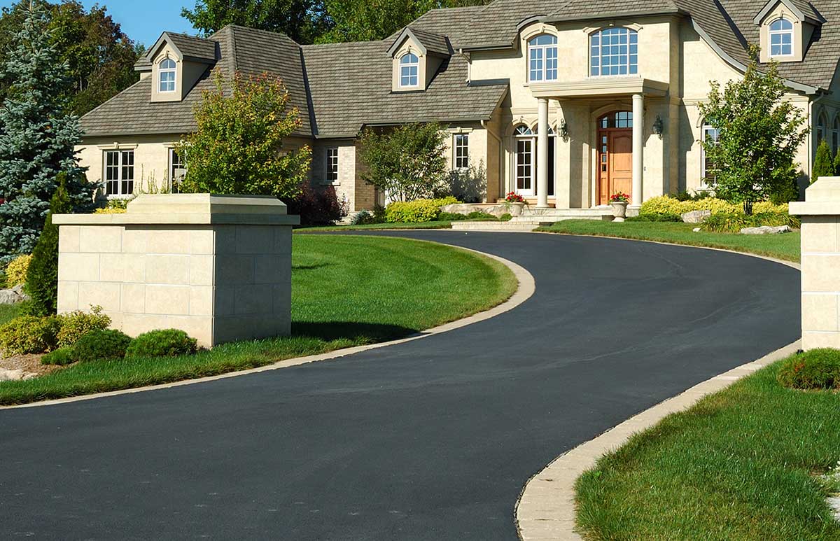 LL-Pelling-large-private-residential-asphalt-driveway.jpg